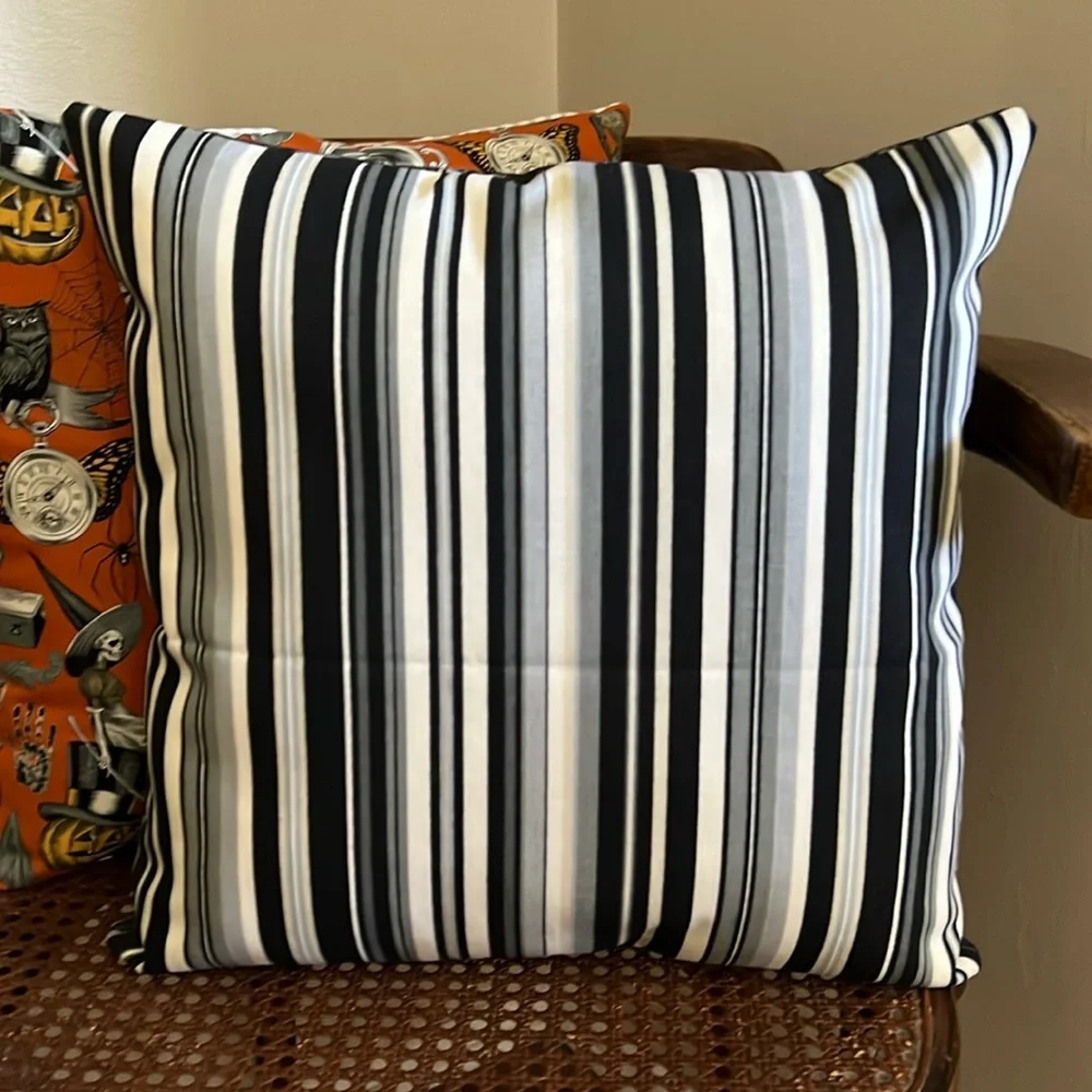 💀🖤Halloween Decorative Pillow